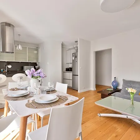Spacious 2-bedroom With Balcony In Appartement