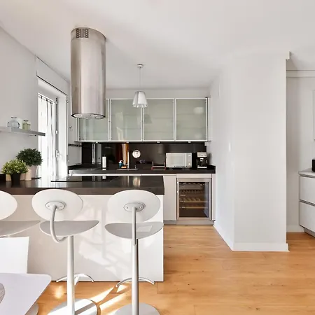 Appartement Spacious 2-bedroom With Balcony In Paris