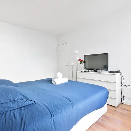 Spacious 2-bedroom With Balcony In Parijs