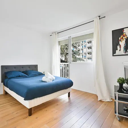 Spacious 2-bedroom With Balcony In * Paris