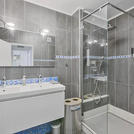 Appartement Spacious 2-bedroom With Balcony In